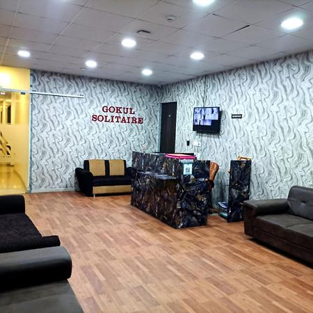 Hotel Gokul Solitaire, Surat Bhatha Bagian luar foto
