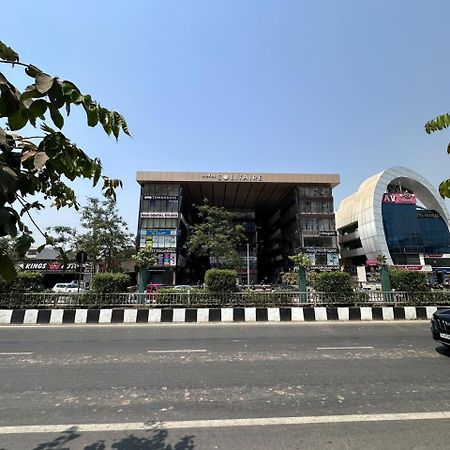 Hotel Gokul Solitaire, Surat Bhatha Bagian luar foto