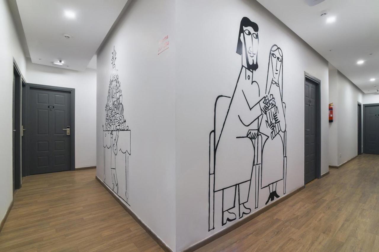 Hotel Gokul Solitaire, Surat Bhatha Bagian luar foto