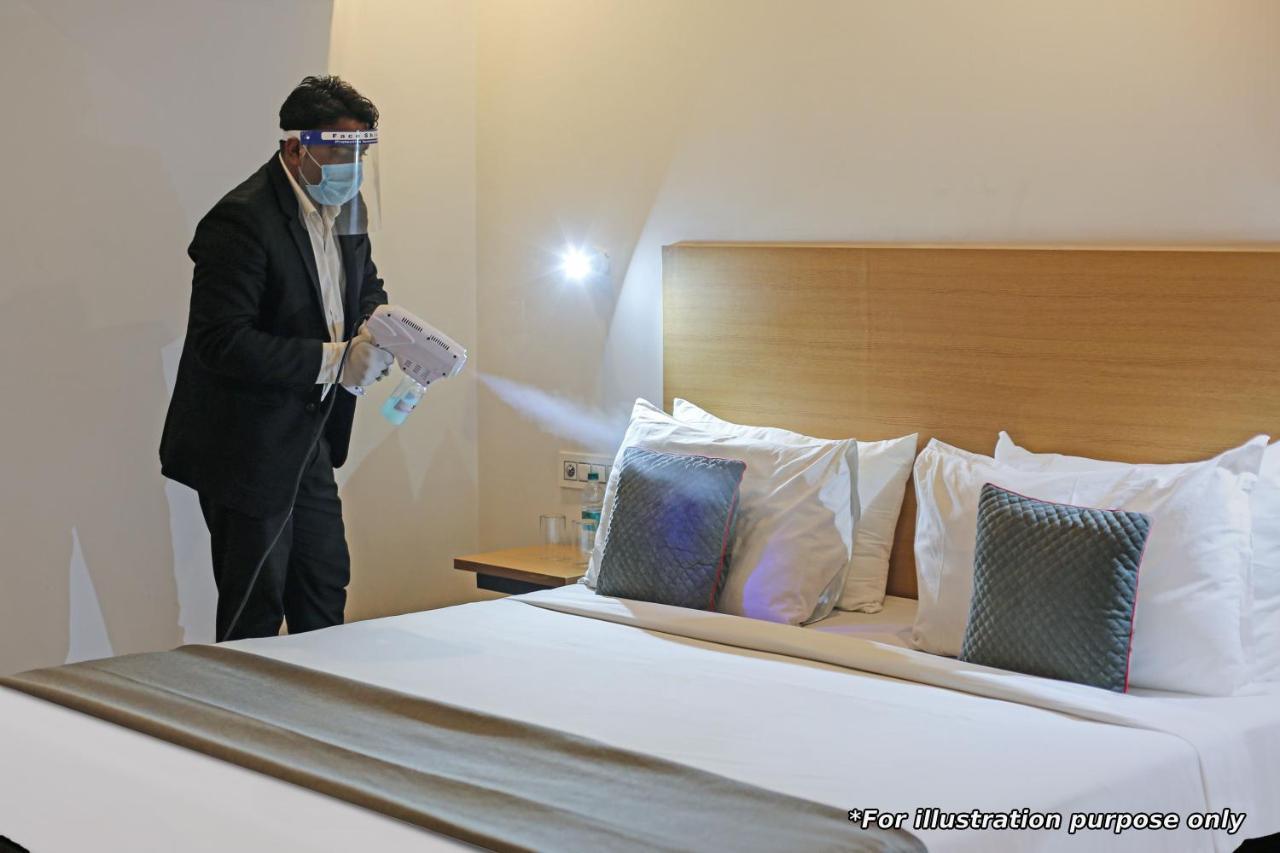 Hotel Gokul Solitaire, Surat Bhatha Bagian luar foto
