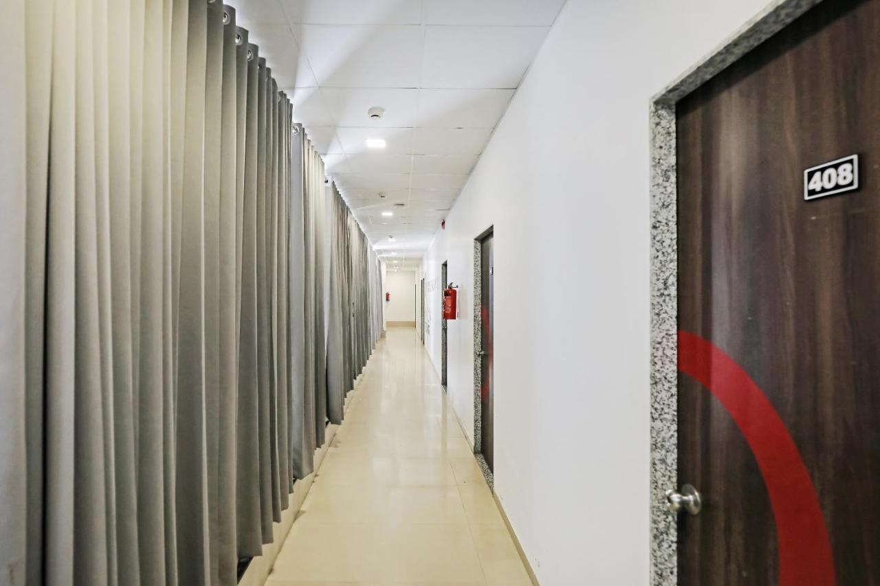 Hotel Gokul Solitaire, Surat Bhatha Bagian luar foto