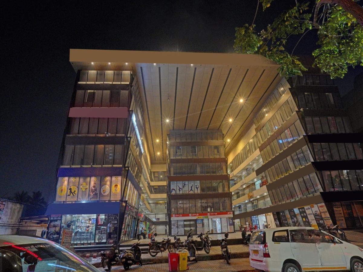Hotel Gokul Solitaire, Surat Bhatha Bagian luar foto