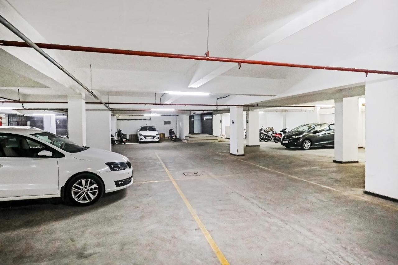 Hotel Gokul Solitaire, Surat Bhatha Bagian luar foto